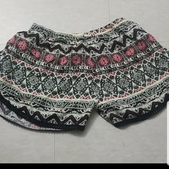 Printed Fabric Shorts - Picture 2 of 3
